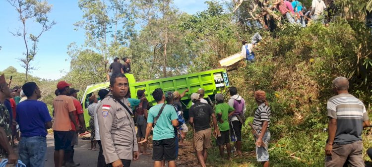 Warga Apresiasi Kehadiran Bhabinkamtibmas dalam Pengamanan Prosesi Adat Siri Bongkok
