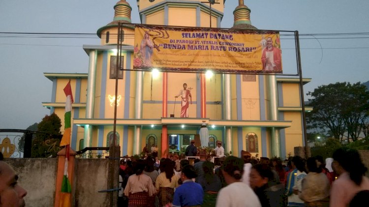 Polres Manggarai Terjunkan Personel Amankan Prosesi Perarakan Patung Bunda Maria Ratu Rosari pada Festival Golo Curu 2025