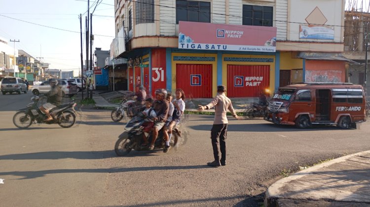 Wujudkan Keamanan dan Keselamatan Berlalu Lintas, Polres Manggarai  Terapkan Strong Point Pagi Hari
