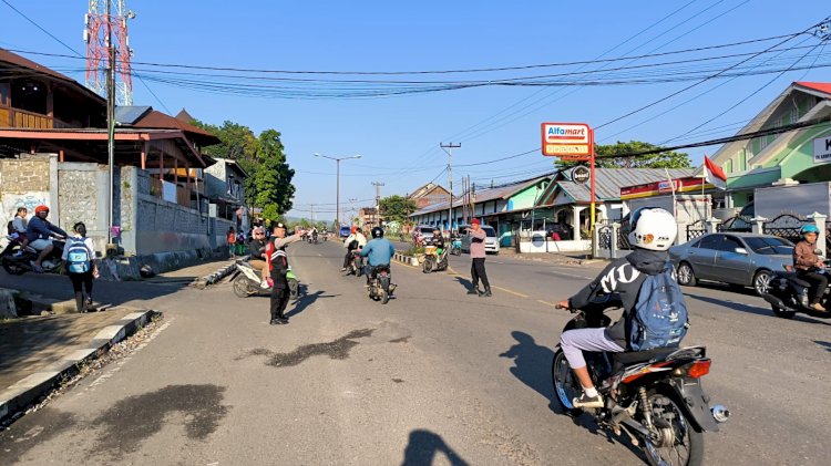 Wujudkan Keamanan dan Keselamatan Berlalu Lintas, Polres Manggarai  Terapkan Strong Point Pagi Hari
