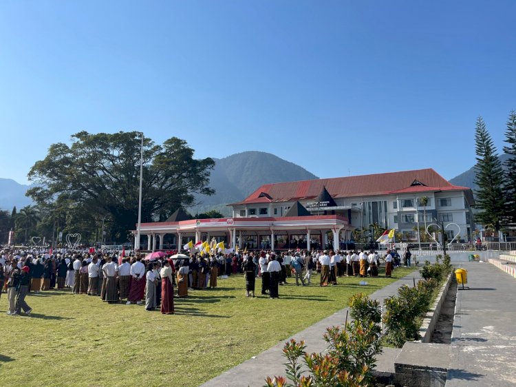 Polres Manggarai Laksanakan Pengamanan dan Pengawalan Defile dan Karnaval Festival Golocuru