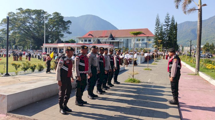 Polres Manggarai Laksanakan Pengamanan dan Pengawalan Defile dan Karnaval Festival Golocuru