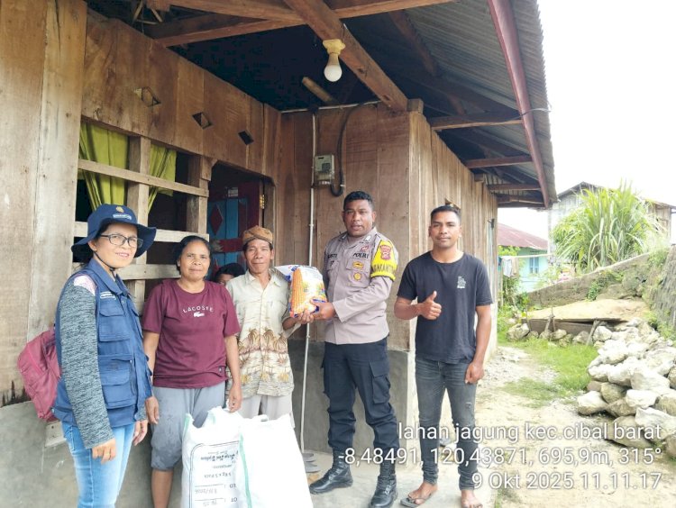 Bhabinkamtibmas Desa Golowoi Bersama Dinas Pertanian Bagikan Benih Jagung kepada Petani, Dukung Ketahanan Pangan Nasional