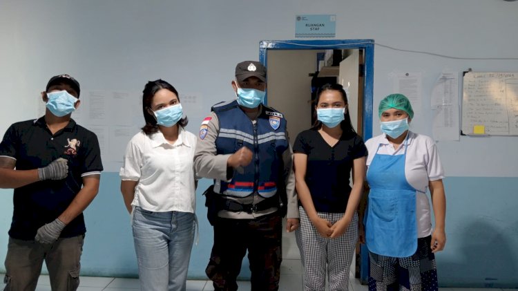 Bhabinkamtibmas Kelurahan Waso Monitoring Penyaluran Makan Bergizi Gratis di Wilayah Binaan.