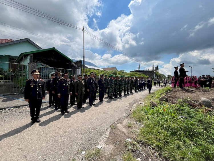 Kapolres Manggarai Pimpin Upacara Pemakaman Alm. AKP (Purn) Isaac Campos Secara Dinas Kepolisian