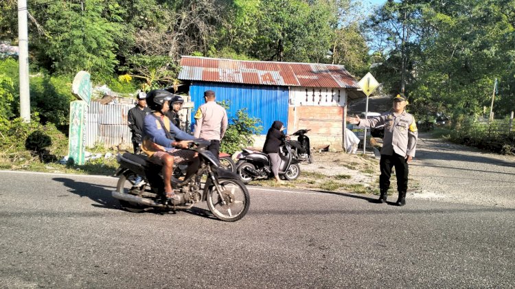 Kapolsek Reo Pimpin Pengamanan Strong Point dan Pengaturan Pagi di Pertigaan Barong Kolong dan Perempatan Jaelani