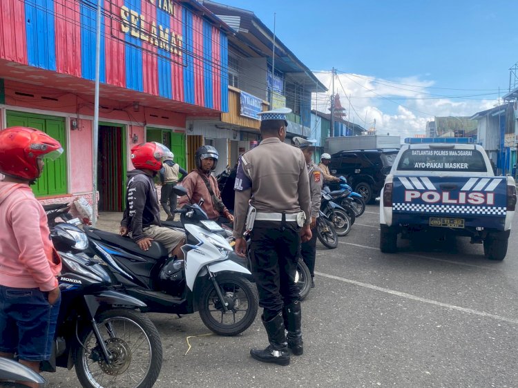 SATLANTAS POLRES MANGGARAI GELAR PATROLI KRYD DAN HIMBAUAN KAMSELTIBCAR LANTAS DI KOTA RUTENG
