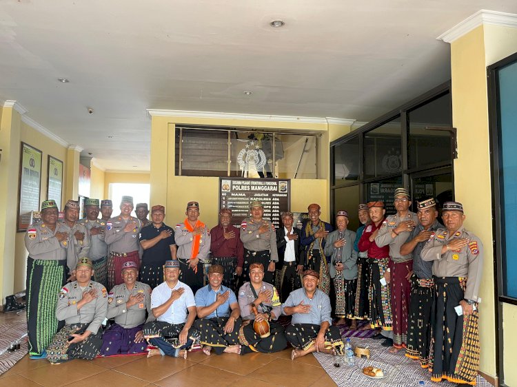 Polres Manggarai Gelar Ritual Adat “Condas Kolang Tadangs Da’at” Sebagai Bentuk Penghormatan Leluhur di Tanah Ulayat Mako Polres