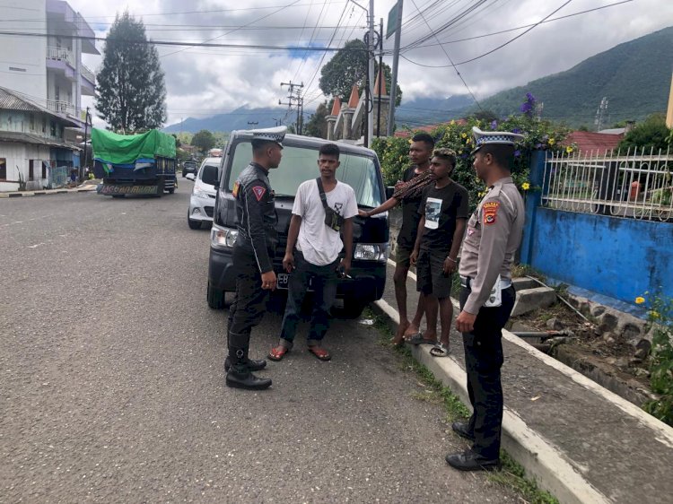SATLANTAS POLRES MANGGARAI GELAR PATROLI KRYD DAN HIMBAUAN KAMSELTIBCAR LANTAS DI KOTA RUTENG