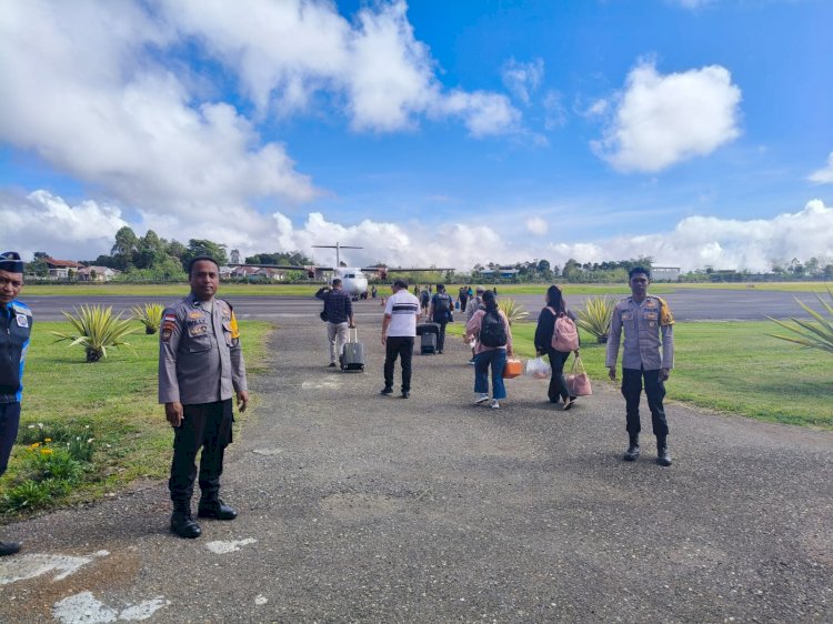 KP3 Udara : Pengamanan Penerbangan di Bandara Frans Sales Lega Berjalan Aman dan Lancar