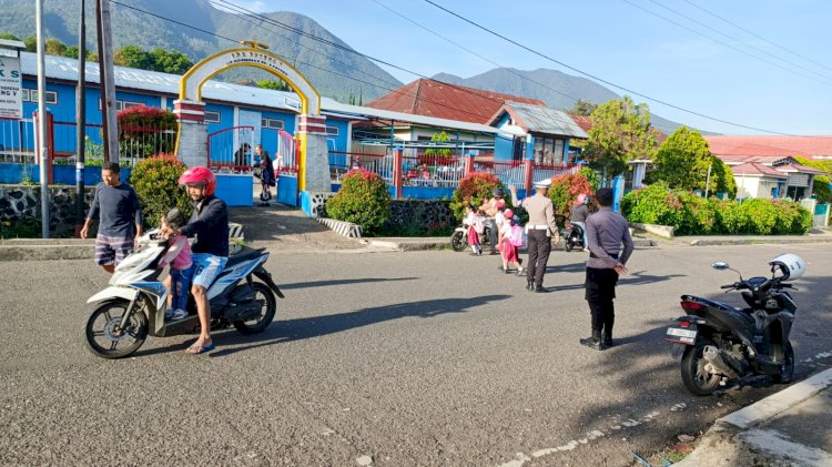 POLRES MANGGARAI GELAR STRONG POINT PENGATURAN ARUS LALU LINTAS