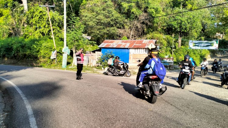 POLSEK REO LAKSANAKAN PENGAMANAN STRONG POINT DAN PENGATURAN PAGI DI PERTIGAAN BARONG KOLONG DAN PEREMPATAN JAELANI