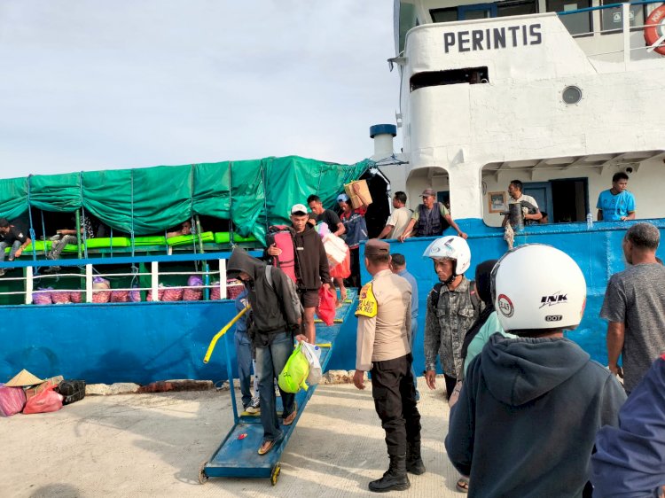 KP3 LAUT REO LAKSANAKAN PENGAMANAN KAPAL PENUMPANG PERINTIS DI PELABUHAN LAUT REO