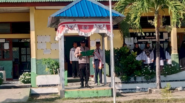 Bhabinkamtibmas Reok Bertindak Sebagai Irup di Sekolah MAN 1 Manggarai, Sampaikan Himbauan Kamtibmas