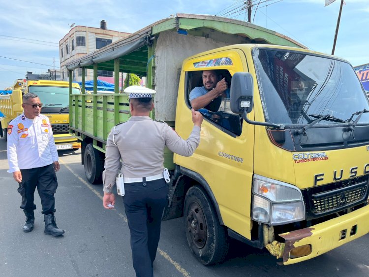 SATUAN LALU LINTAS POLRES MANGGARAI DAMPINGI UPTD KABUPATEN MANGGARAI LAKSANAKAN OPERASI PENERTIBAN PAJAK KENDARAAN BERMOTOR