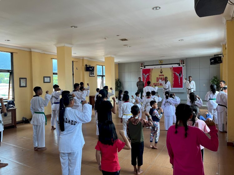 POLRES MANGGARAI LAUNCHING DOJANG TAEKWONDO, BANGUN GENERASI MUDA YANG SEHAT DAN BERPRESTASI