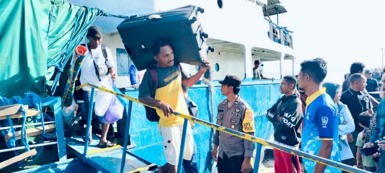 KP3 LAUT REO LAKSANAKAN PENGAMANAN KAPAL PENUMPANG KM. CITRA BARU I DI PELABUHAN LAUT REO