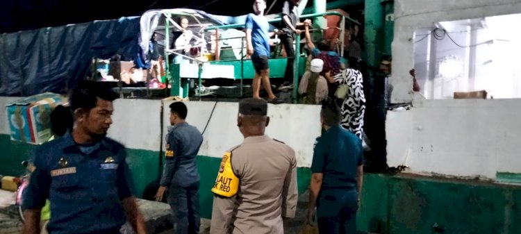 KP3 Laut Reo Laksanakan Pengamanan Kedatangan Kapal Perintis KM Anugrah Abadi I di Pelabuhan Reo