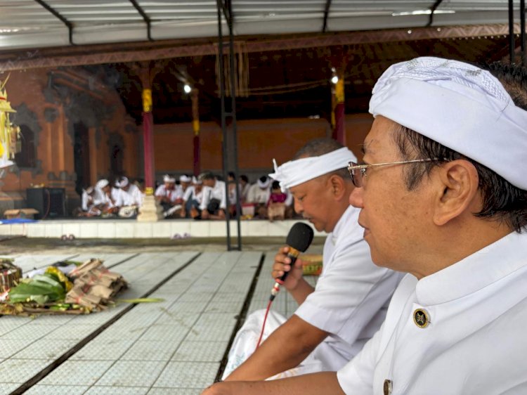 MENINGKATKAN KUALITAS KEIMANAN DALAM PENGABDIAN KEPADA POLRI, PERSONEL PNPP POLRES MANGGARAI YANG BERAGAMA HINDU LAKSANAKAN IBADAH HARI SUCI GALUNGAN DI PURA AGUNG WASO GIRI  NATHA  RUTENG