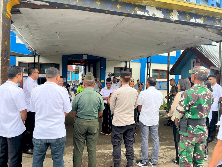 Wakapolres Manggarai Hadiri Pelaksanaan Hari Pertama Program Makan Bergizi Gratis di SPPG Pau 2, SMPN 1 Langke Rembong