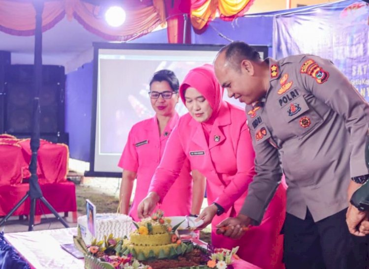 ANGGOTA POLRES MANGGARAI RAYAKAN ULANG TAHUN KAPOLRES DALAM SUASANA SEDERHANA DAN PENUH KEAKRABAN