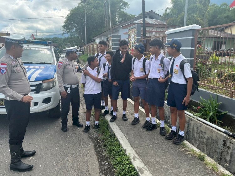 CIPTAKAN KAMSELTIBCARLANTAS YANG NYAMAN, SATUAN LALU LINTAS POLRES MANGGARAI LAKSANAKAN PATROLI KRYD HUMANIS