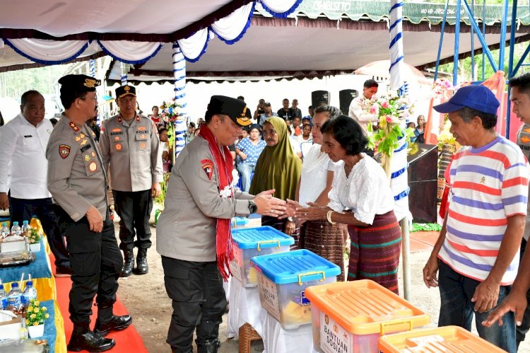 Wakapolri Bersama Perwakilan Akpol ’90 Dhira Brata Resmikan Sumur Bor dan Serahkan Bantuan untuk 2.983 Warga Pengungsi Lewotobi di Huntara II Konga*