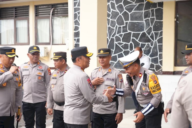 WAKAPOLRI MENYAPA PERSONEL POLRES FLORES TIMUR, TEKANKAN STANDAR LAYANAN 110 & PAMAPTA MERATA NASIONAL*