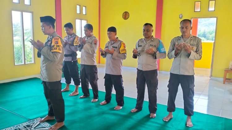 POLSEK REO LAKSANAKAN SHOLAT GHOIB UNTUK KORBAN BENCANA DI BERBAGAI DAERAH