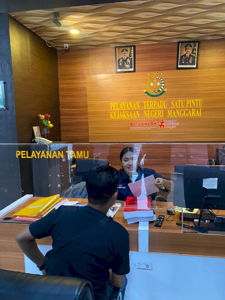 POLRES MANGGARAI  SERAHKAN BERKAS PERKARA WW ALIAS WJ KASUS BBM  ILEGAL KE KEJAKSAAN  , KASAT RESKRIM TEGASKAN  TIDAK ADA SUAP.