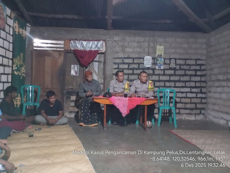 BHABINKAMTIBMAS KECAMATAN LELAK MEDIASI KASUS PENGANCAMAN SECARA KEKELUARGAAN DI KAMPUNG PELUS
