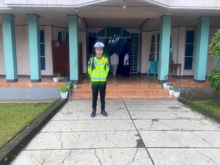 Anggota Polres Manggarai Laksanakan Pengamanan Ibadah Hari Minggu di Sejumlah Gereja