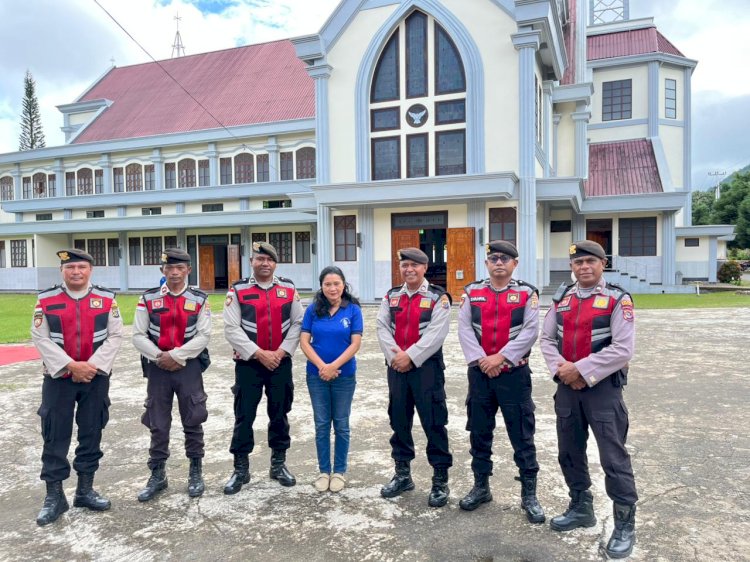 Anggota Polres Manggarai Laksanakan Patroli ke Gereja-Gereja di Kota Ruteng  Menjelang Natal dan Tahun Baru