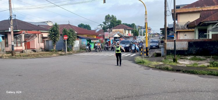 Anggota Polres Manggarai Laksanakan Strong Point Pagi untuk Dukung Aktivitas Masyarakat