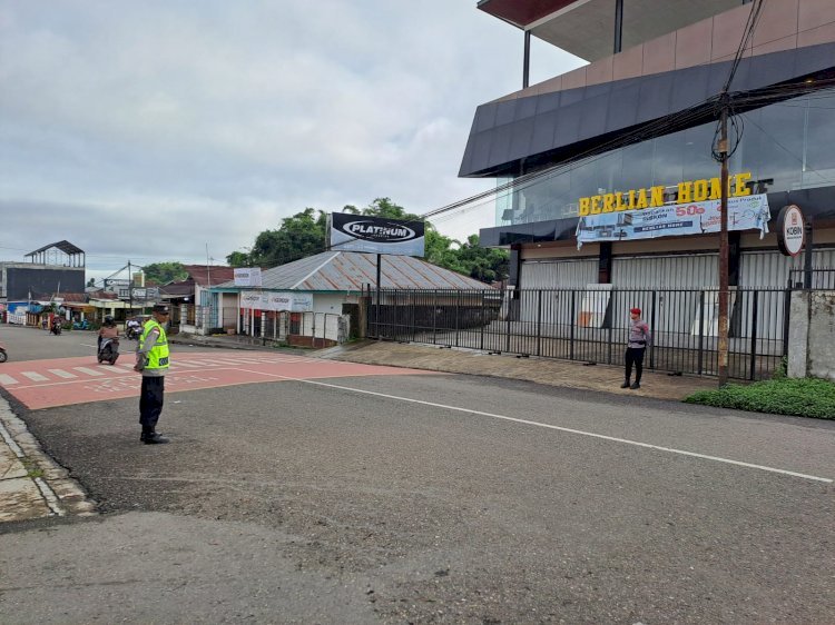Anggota Polres Manggarai Laksanakan Strong Point Pagi untuk Dukung Aktivitas Masyarakat