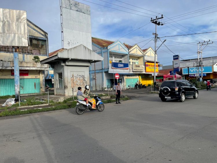Anggota Polres Manggarai Laksanakan Strong Point Pagi untuk Dukung Aktivitas Masyarakat