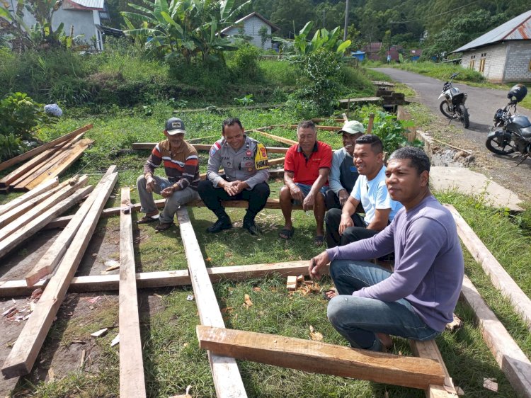 Bhabinkamtibmas Kelurahan Lawir Laksanakan Sambang Warga di Lokasi Konstruksi