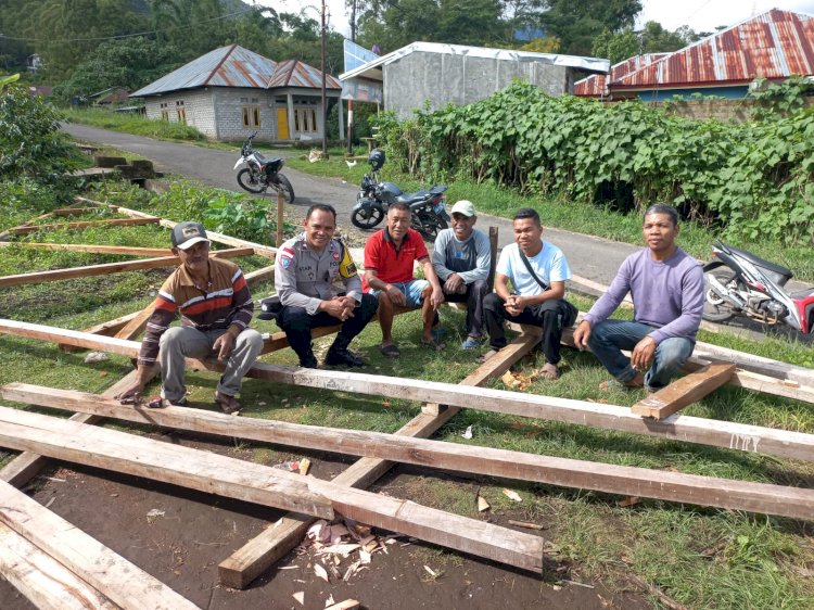 Bhabinkamtibmas Kelurahan Lawir Laksanakan Sambang Warga di Lokasi Konstruksi