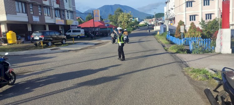Kepadatan Jelang Natal dan Tahun Baru, Polres Manggarai Laksanakan Strong Point di Sejumlah Titik Rawan