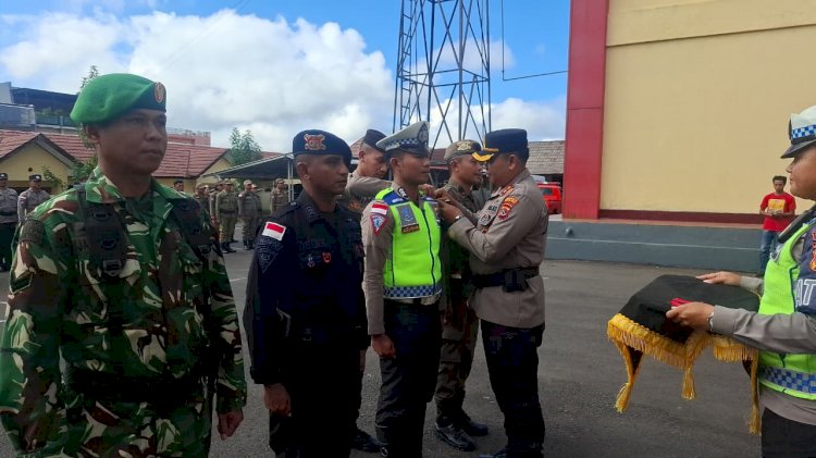 AMANKAN  NATAL DAN TAHUN BARU POLRES MANGGARAI  BERSAMA FORKOMPINDA  DAN INTANSI TERKAIT  LAKSANAKAN APEL  GELAR PASUKAN OPRASI  KEPOLISIAN TERPUSAT “LILIN TURANGGA 2025”