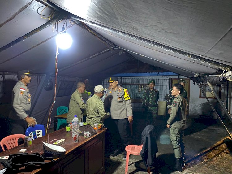 KAPOLRES MANGGARAI TINJAU PELAKSANAAN PERAYAAN IBADAH MALAM NATAL, PASTIKAN SITUASI KONDUSIF