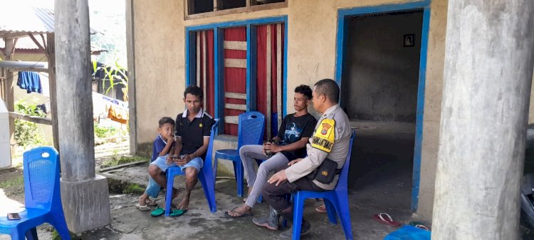 Bhabinkamtibmas Desa Buar Laksanakan Kunjungan dan Sambang Warga di Kampung Nanu  Berlangsung dengan  Hikmat