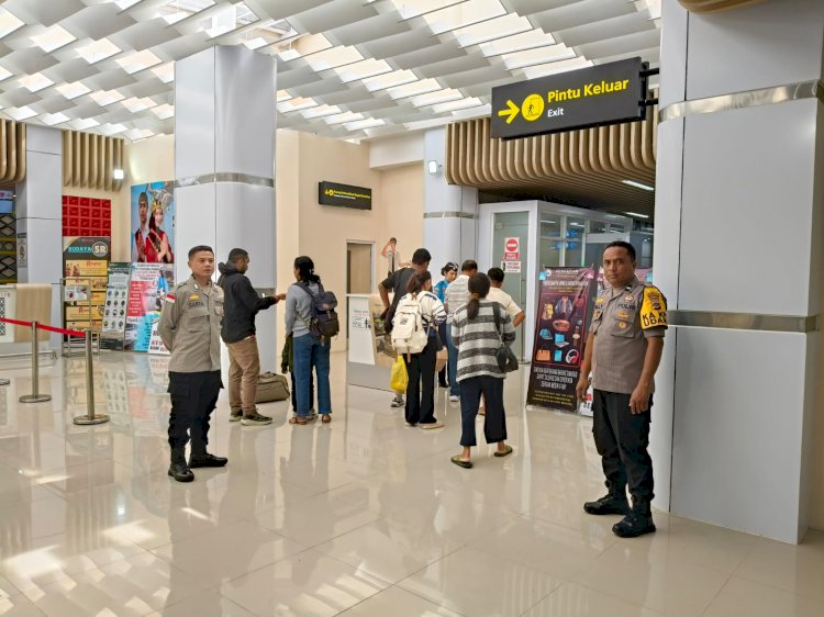 KP3 Udara Laksanakan Pengamanan Kedatangan dan Keberangkatan Pesawat di Bandara Frans Sales Lega Ruteng