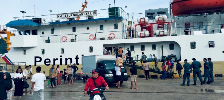 KP3 Laut Reo Amankan Kedatangan KM Sabuk Nusantara 49, Aktivitas Pelabuhan Berjalan Tertib