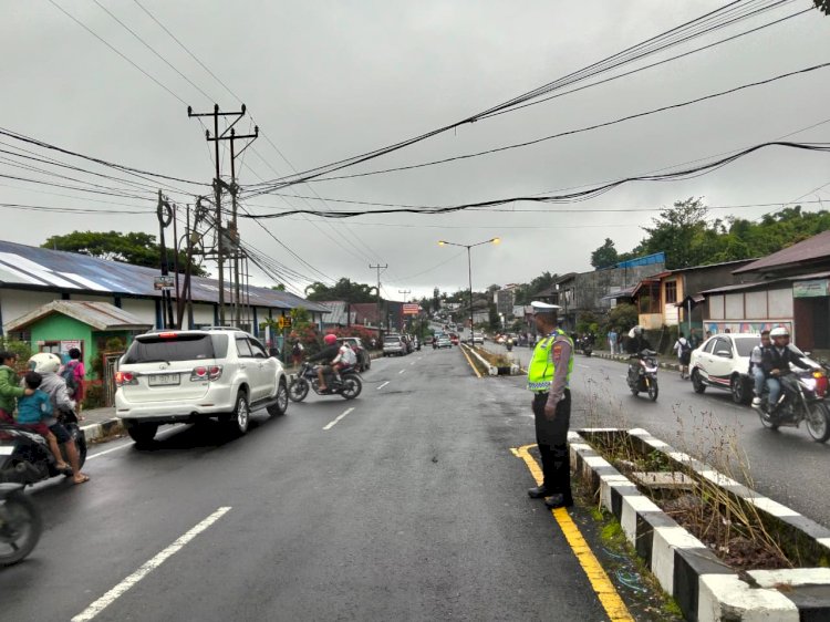 Anggota Sat Lantas Polres Manggarai Laksanakan Strong Point di Titik Rawan Kecelakaan