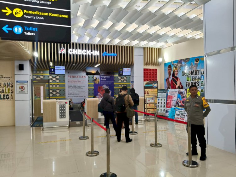 KP3 Udara Polres Manggarai Pastikan Keamanan dan Kenyamanan Penumpang di Bandara Frans Sales Lega Ruteng