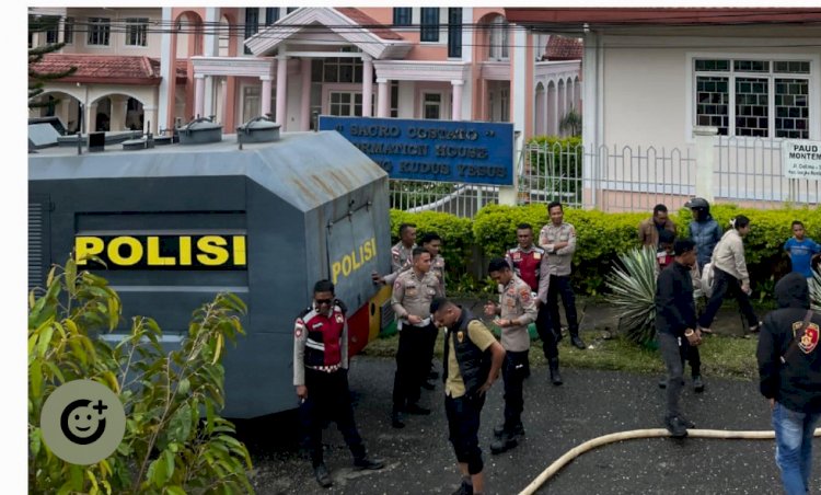 Polres Manggarai Kerahkan Water Canon Bantu Padamkan Kebakaran Rumah di Pau