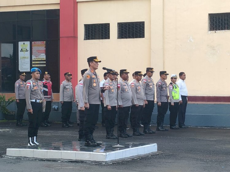 Kapolres Manggarai Pimpin Apel Jam Pimpinan, Tekankan Disiplin dan Larangan Konsumsi Miras