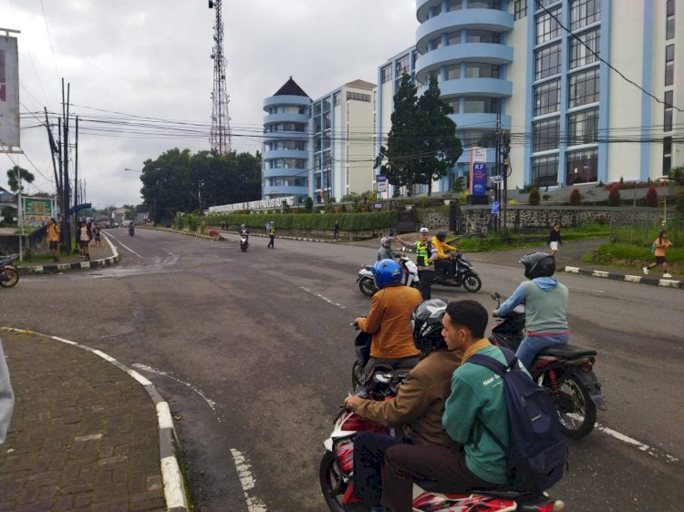 Kasat Lantas Polres Manggarai Berikan Arahan Saat Apel Pengaturan Lalu Lintas Pagi
