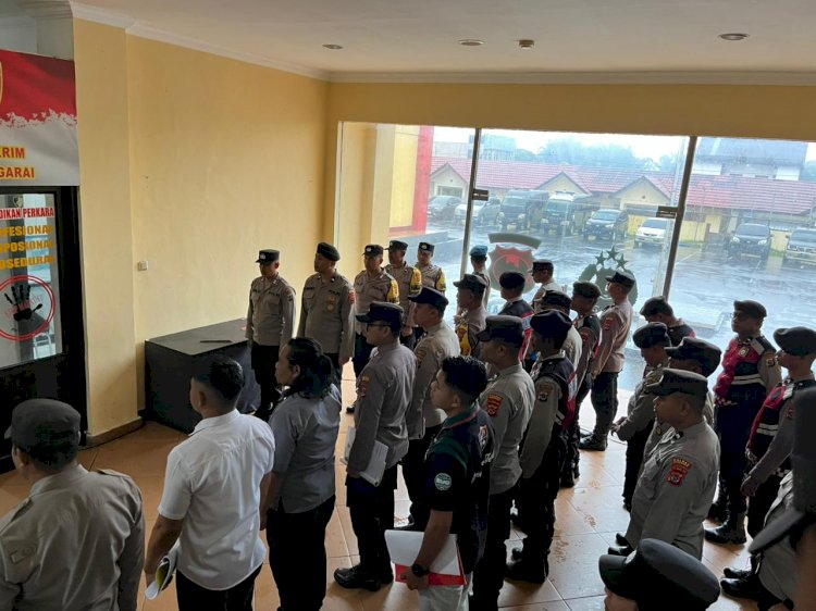 Pada Apel pagi Kepala Seksi Humas Polres Manggarai Tekankan Peran Strategis Humas dalam Mendukung Tugas Kepolisian